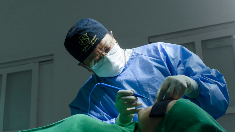 Dr. Milton Seigi Hayashi explica as inovações que aumentaram a segurança e a previsibilidade nos resultados da otoplastia.