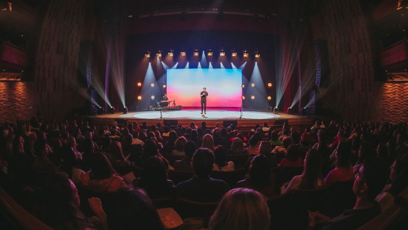 Emoção e fé em cena: Padre Patrick encerra “Bença, Padre” em grande estilo com a produção da Non Stop. (Crédito: Rafael Strabelli)