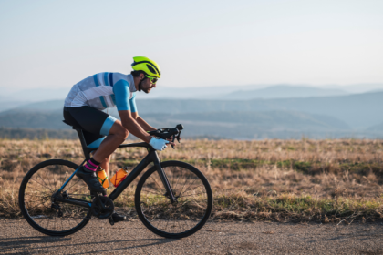 Márcio Velho da Silva destaca técnicas de ciclismo speed que elevam o desempenho enquanto reduzem riscos de lesões.