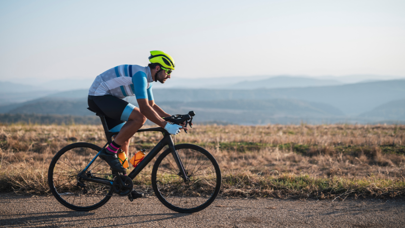 Márcio Velho da Silva destaca técnicas de ciclismo speed que elevam o desempenho enquanto reduzem riscos de lesões.
